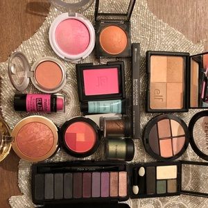 Makeup bundle- random goodies & free samples!